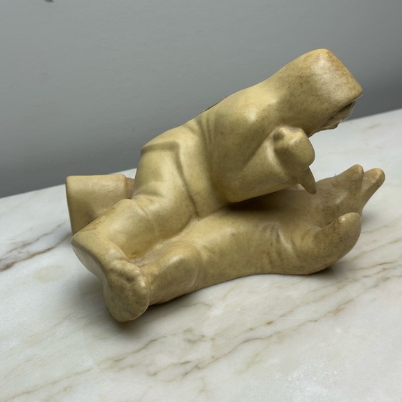 Vintage Beige Hollow Hunter Sculpture - Picture 7 of 12